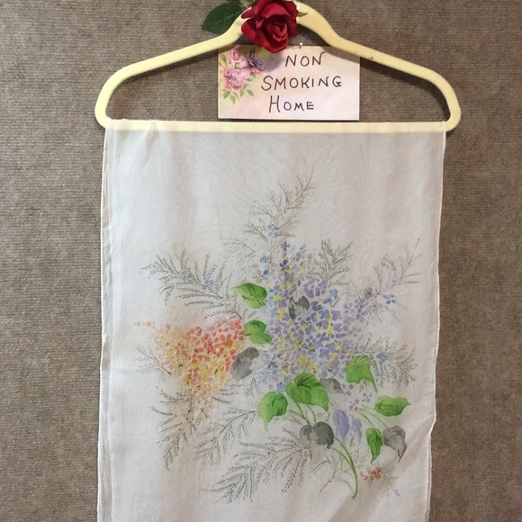 VTG. SCARF. FLORAL. MULTI COLORS SPARKLEY - Picture 3 of 5